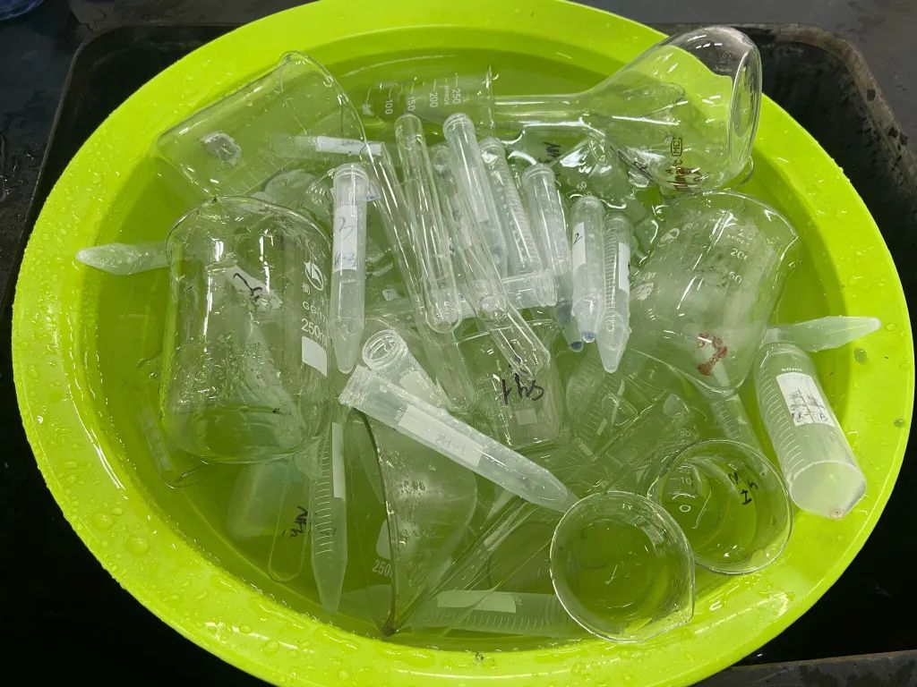 不要再用手洗瓶子了，人工洗瓶的傷害你知道嗎？